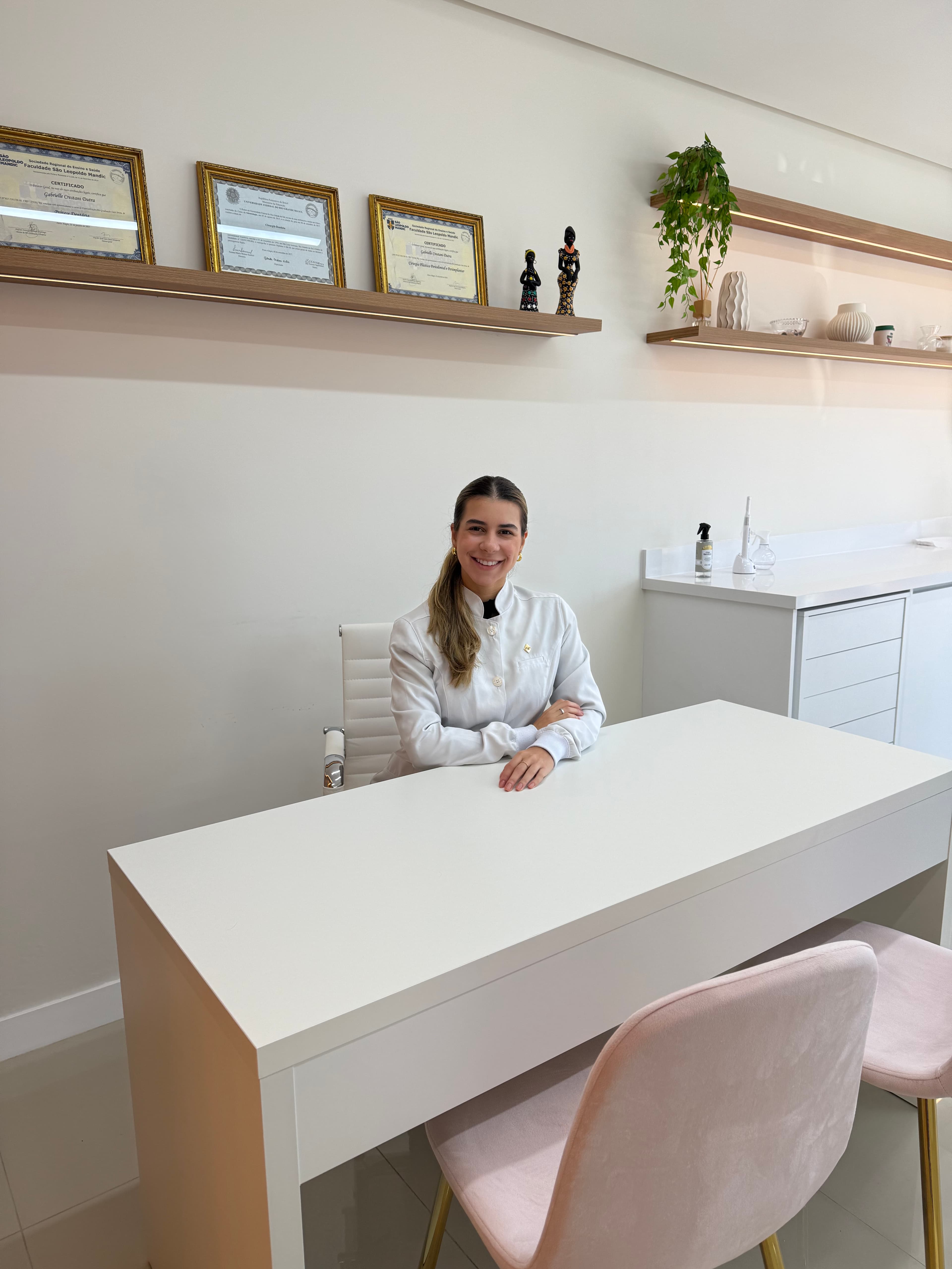 Dra. Leticia Ribeiro — Odontopediatra em Florianópolis